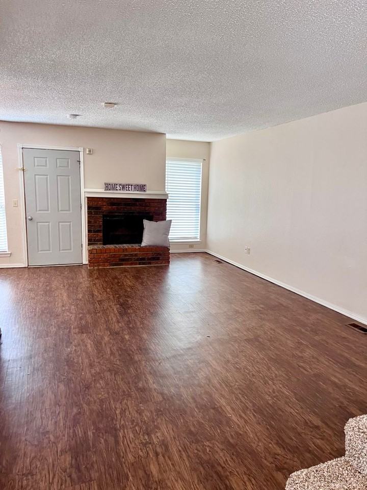 4600 Hemlock Ln - Photo 3 of 18