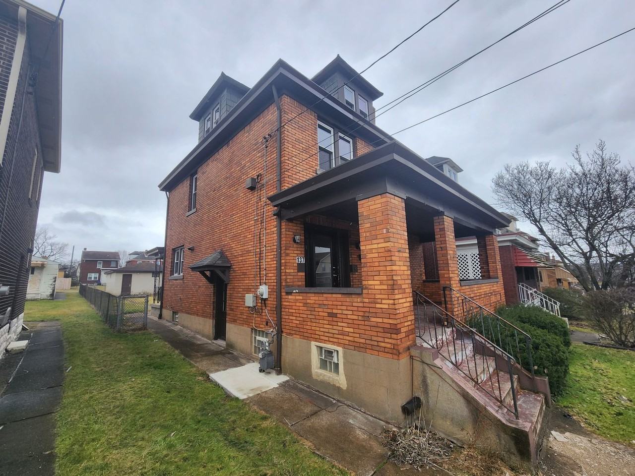 137 W Marigold St - Photo 2 of 20