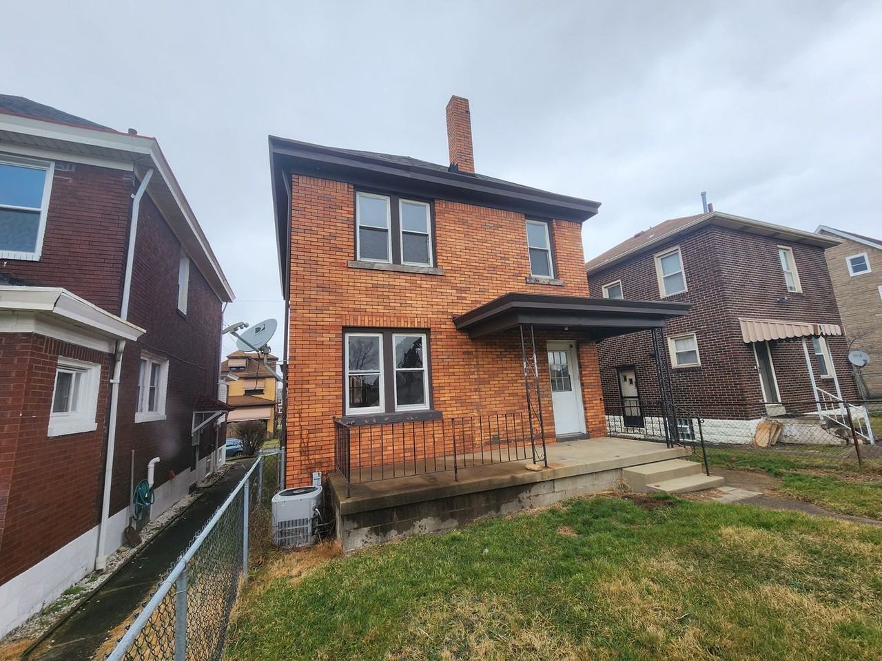 137 W Marigold St - Photo 3 of 20