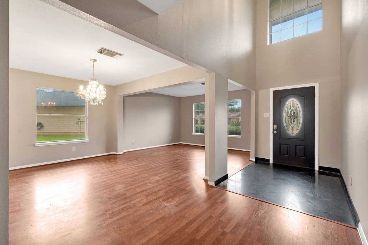 11019 Cayman Mist Dr - Photo 3 of 28