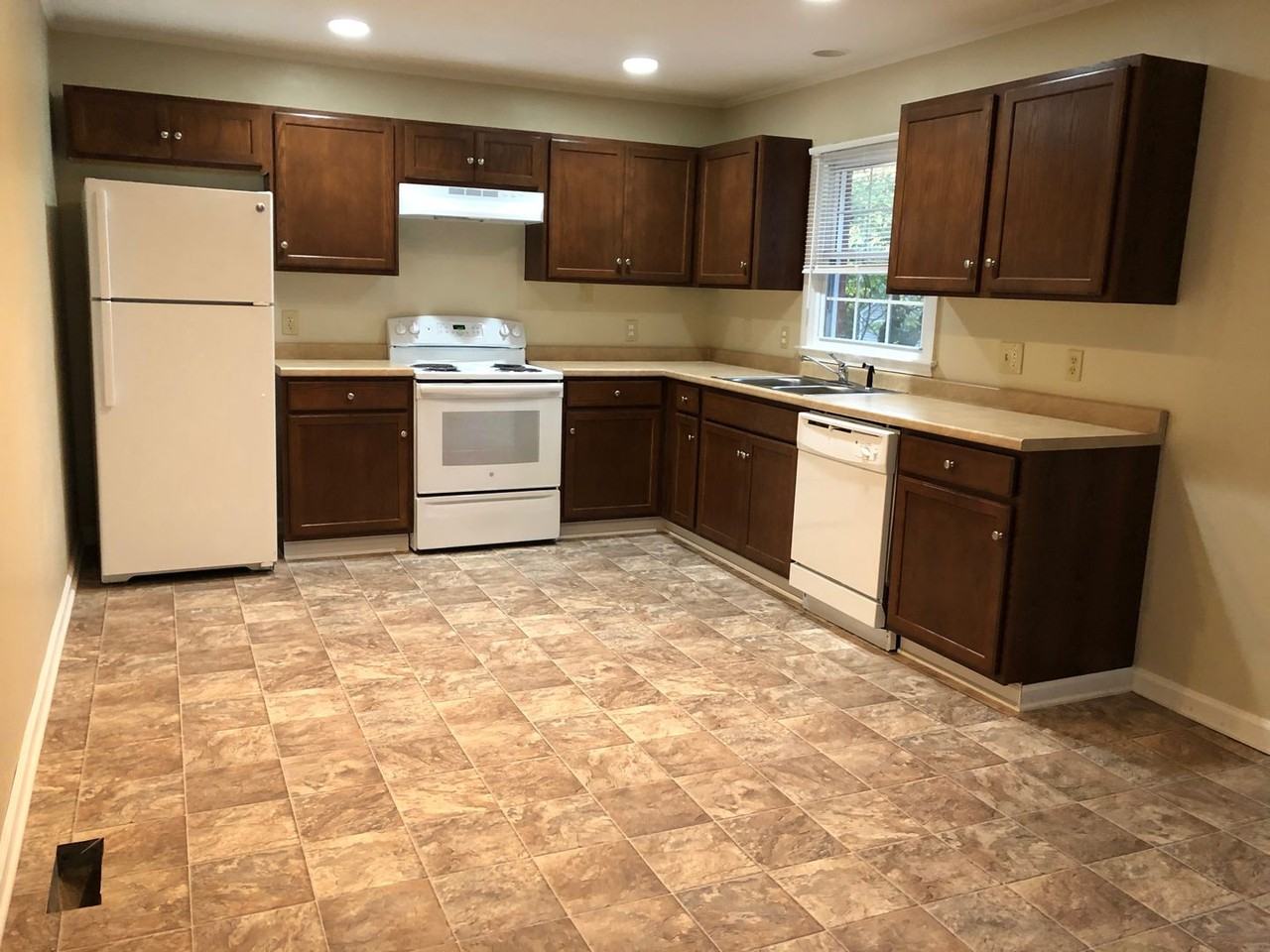 2803 Holmes Rd - Photo 2 of 6