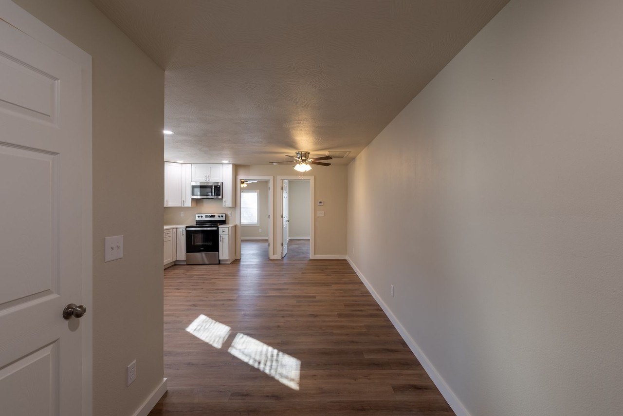 611 W Madison St - Photo 5 of 16