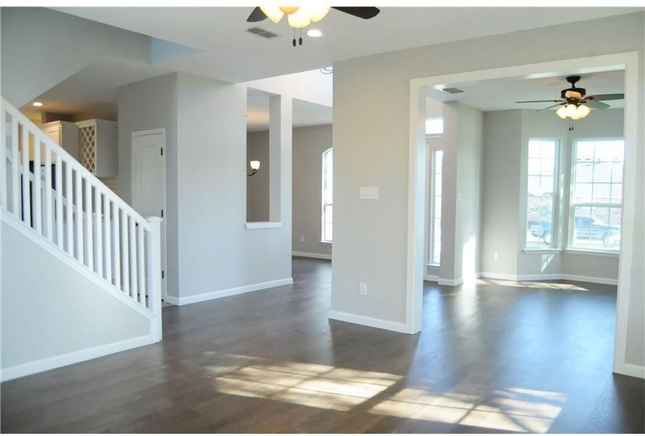 923 Felicia Ln - Photo 2 of 47