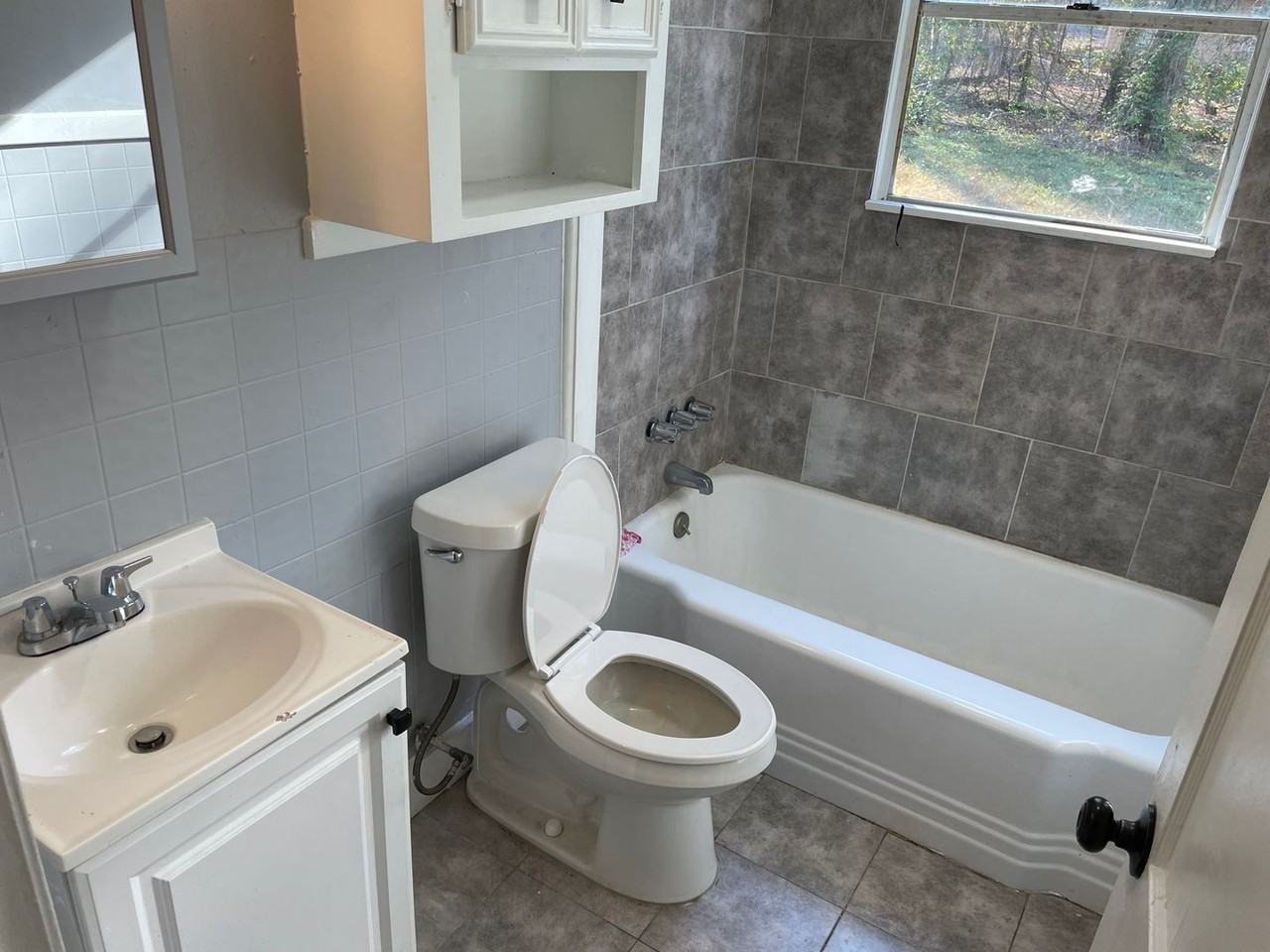 3821 Sumner St - Photo 2 of 10