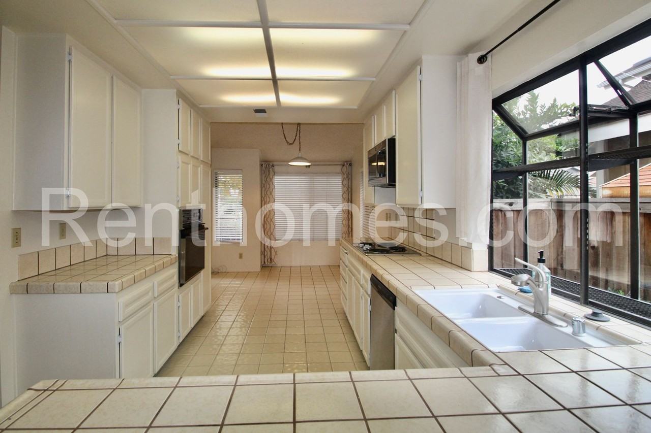 13845 Davenport Ave - Photo 2 of 29