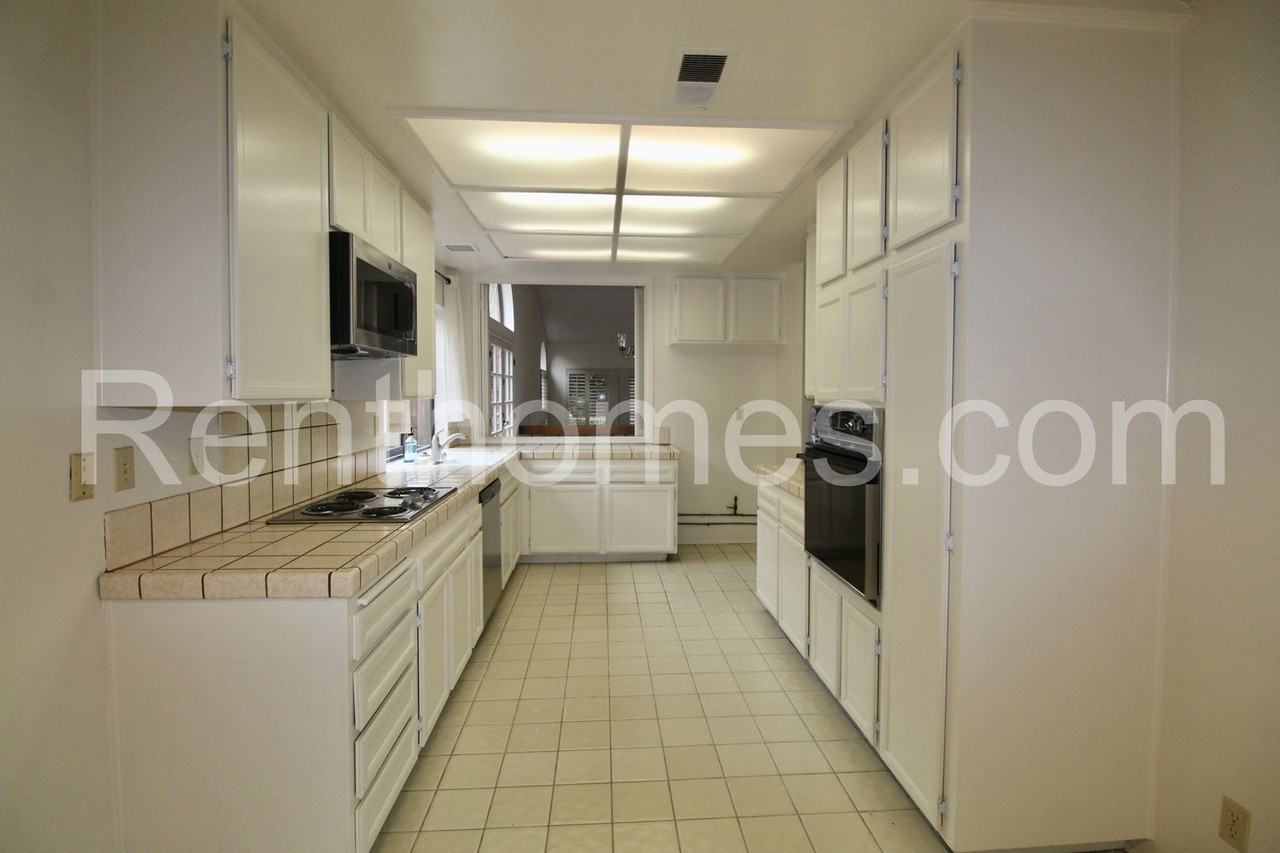 13845 Davenport Ave - Photo 5 of 29