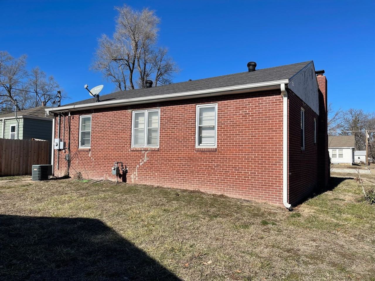 1401 Yuma St - Photo 2 of 15