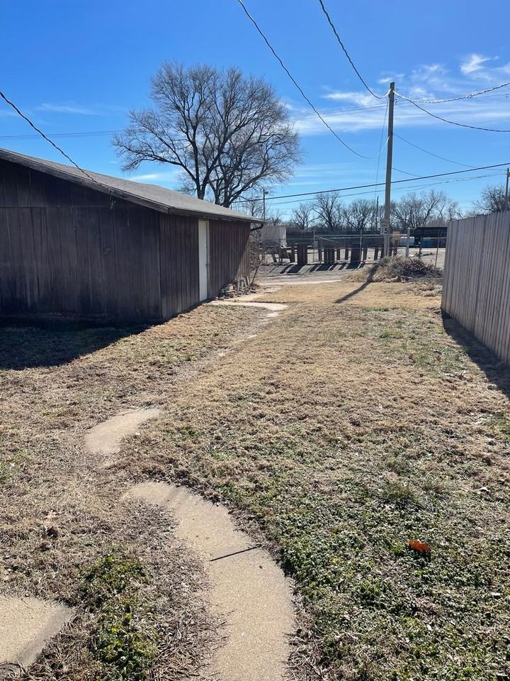 1401 Yuma St - Photo 3 of 15