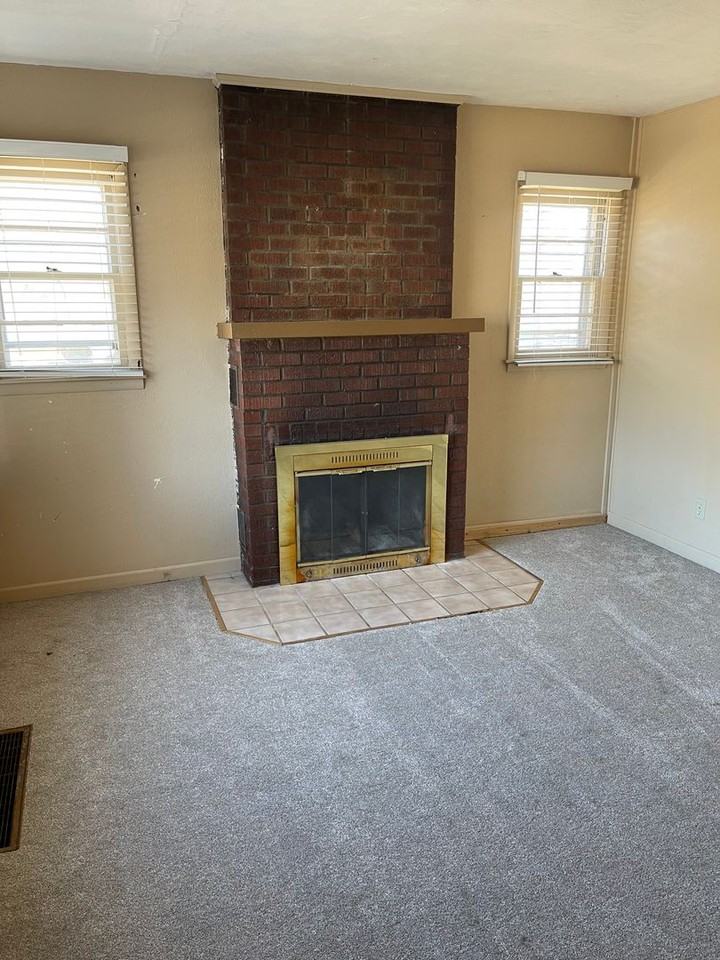 1401 Yuma St - Photo 4 of 15