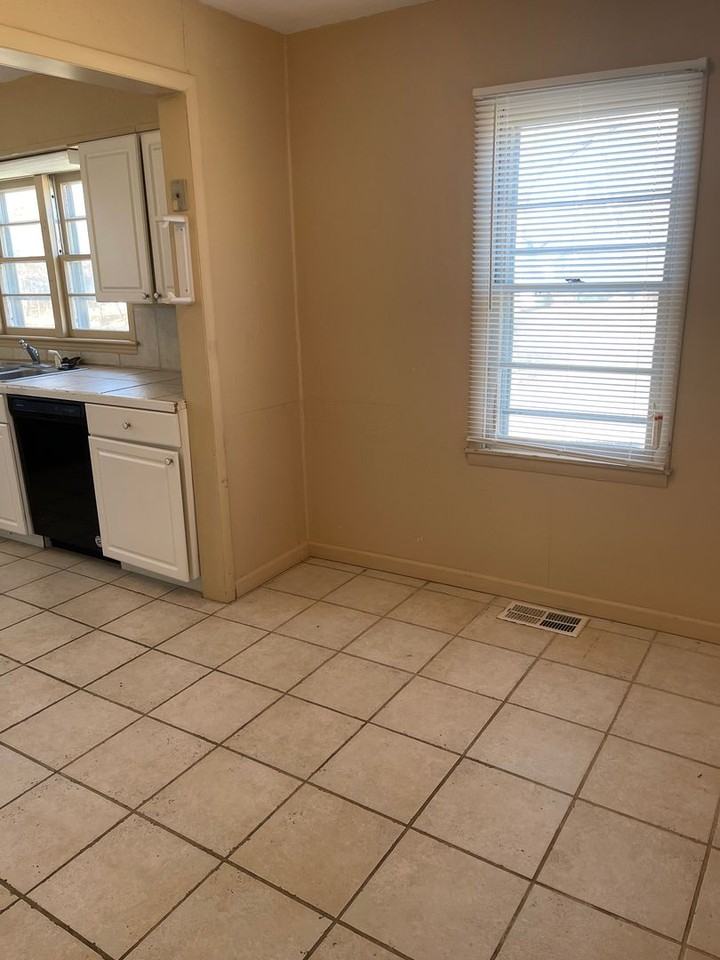 1401 Yuma St - Photo 5 of 15