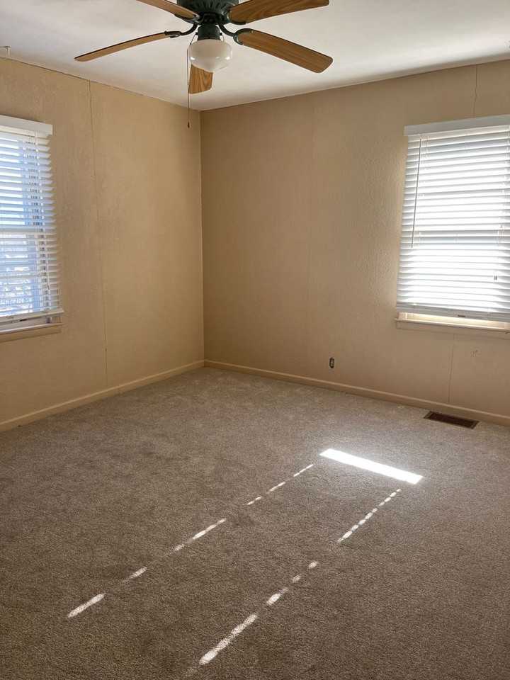 1401 Yuma St - Photo 7 of 15