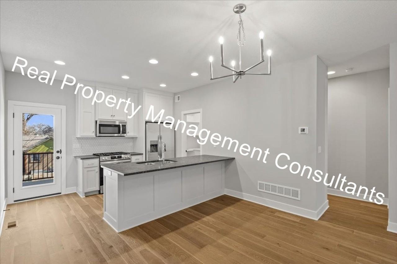 1823 Mercier St - Photo 4 of 23