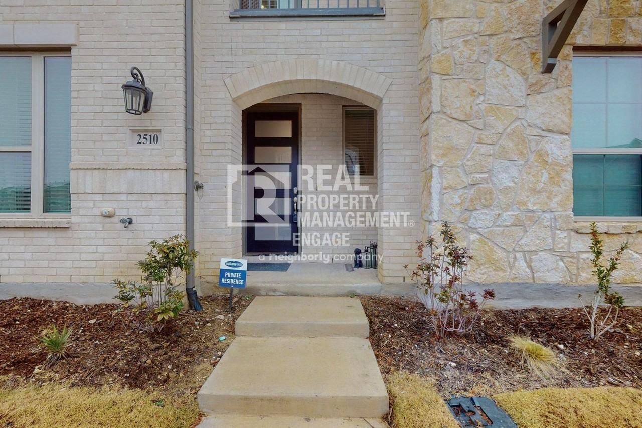 2510 Plumas Dr - Photo 2 of 43