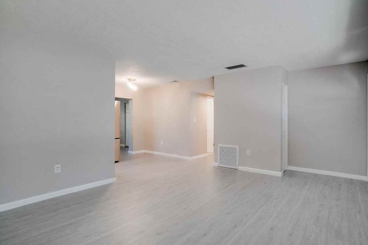 625 Slote Drive - Photo 4 of 21