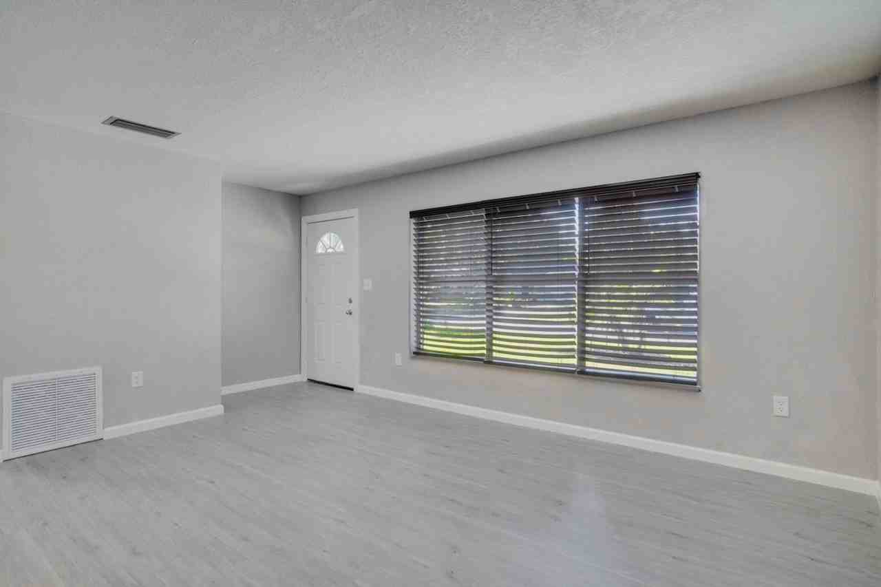 625 Slote Drive - Photo 6 of 21