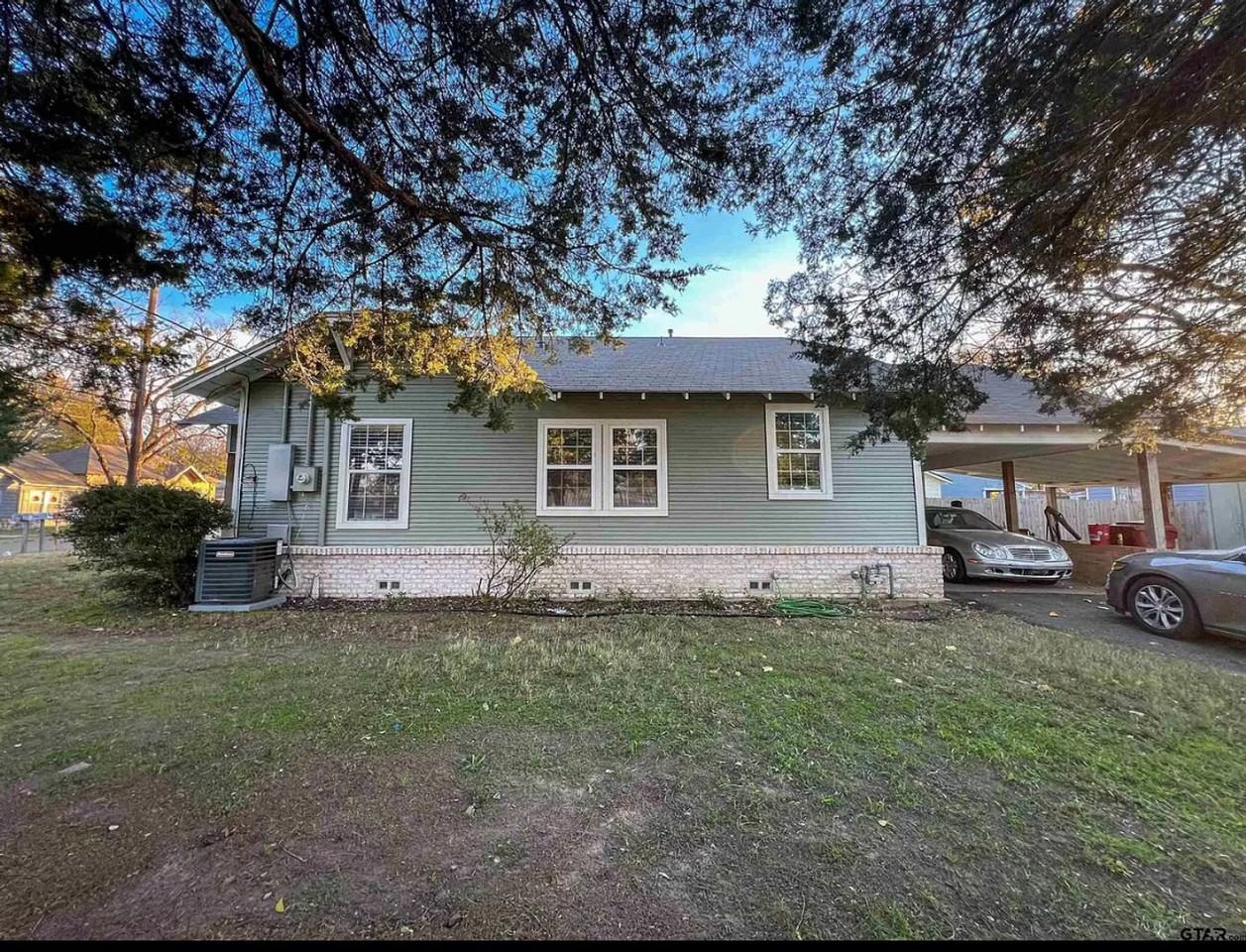 200 Miller St - Photo 2 of 14