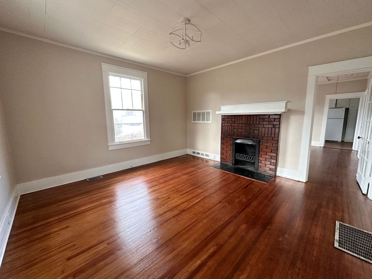 313 Walnut St - Photo 2 of 10