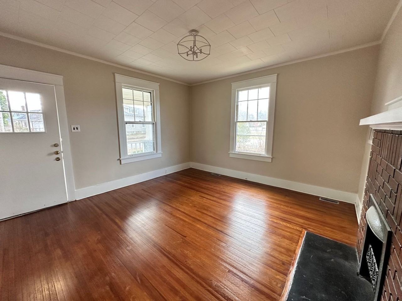 313 Walnut St - Photo 3 of 10