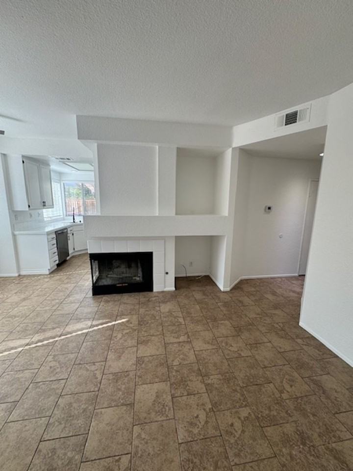 28211 Windsail Ct - Photo 7 of 42