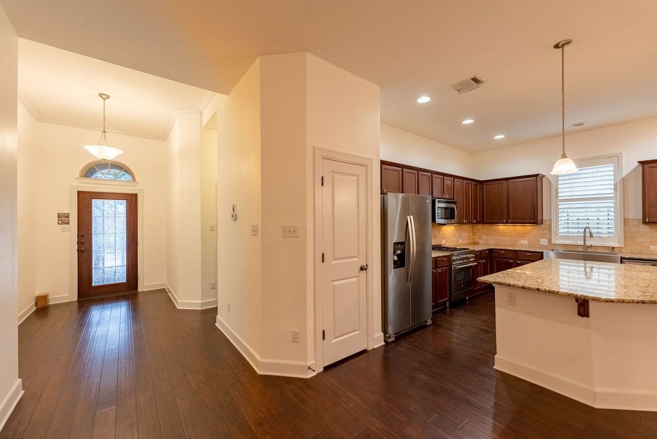 633 Cerezo Dr - Photo 5 of 24