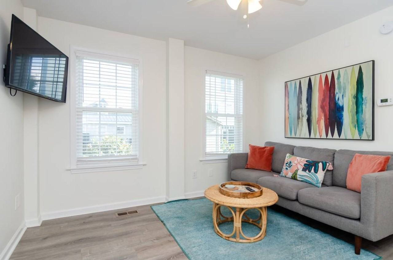305 Charlotte Ave - Photo 2 of 23