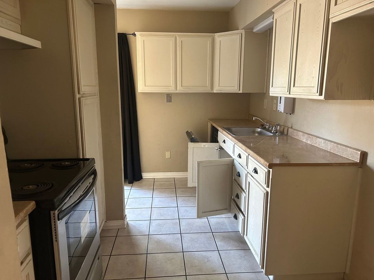 1605 Muse St - Photo 2 of 11