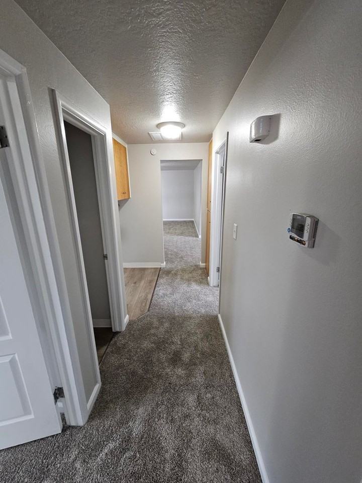 2402 W Lemhi St - Photo 6 of 22