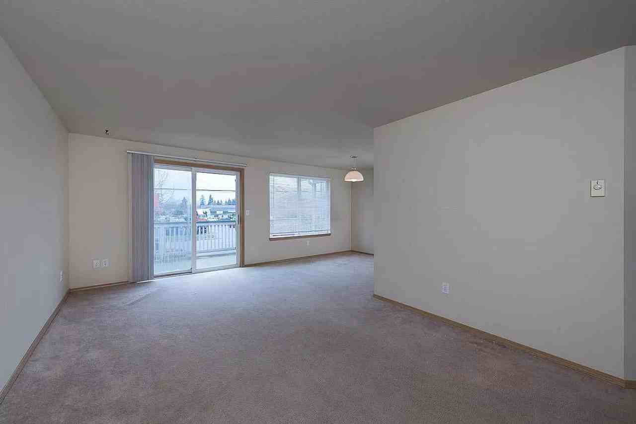 218 Maple Ave - Photo 2 of 10