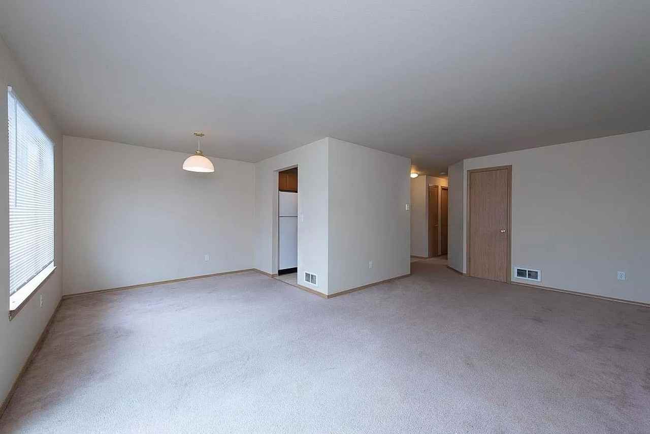 218 Maple Ave - Photo 3 of 10