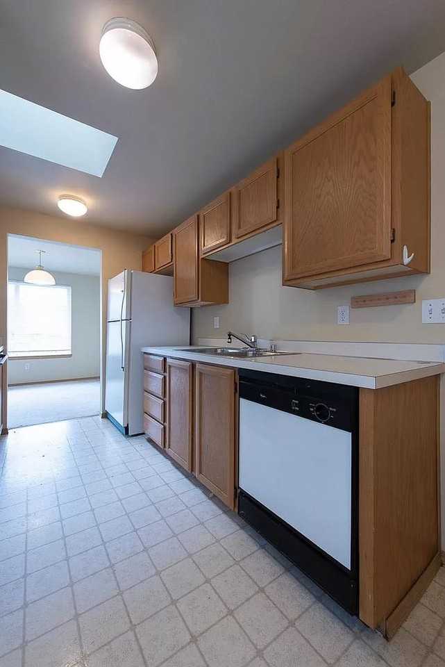 218 Maple Ave - Photo 4 of 10