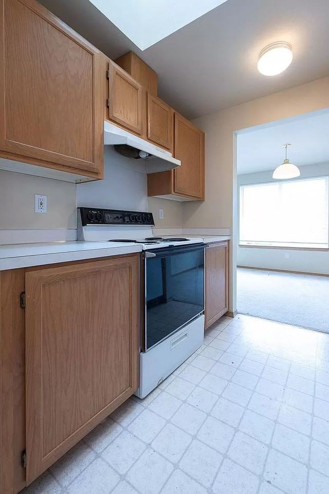 218 Maple Ave - Photo 5 of 10