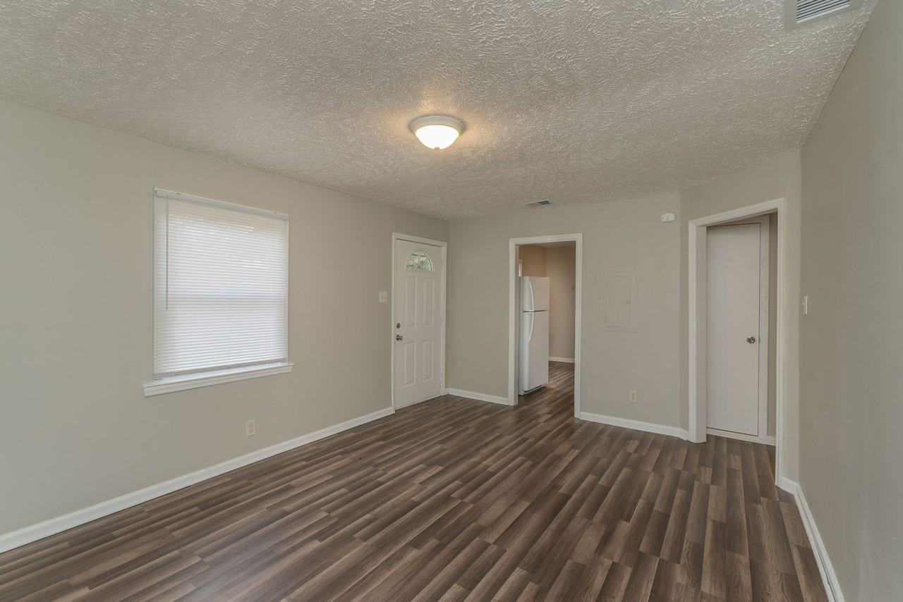 821 Forsythe St - Photo 3 of 24