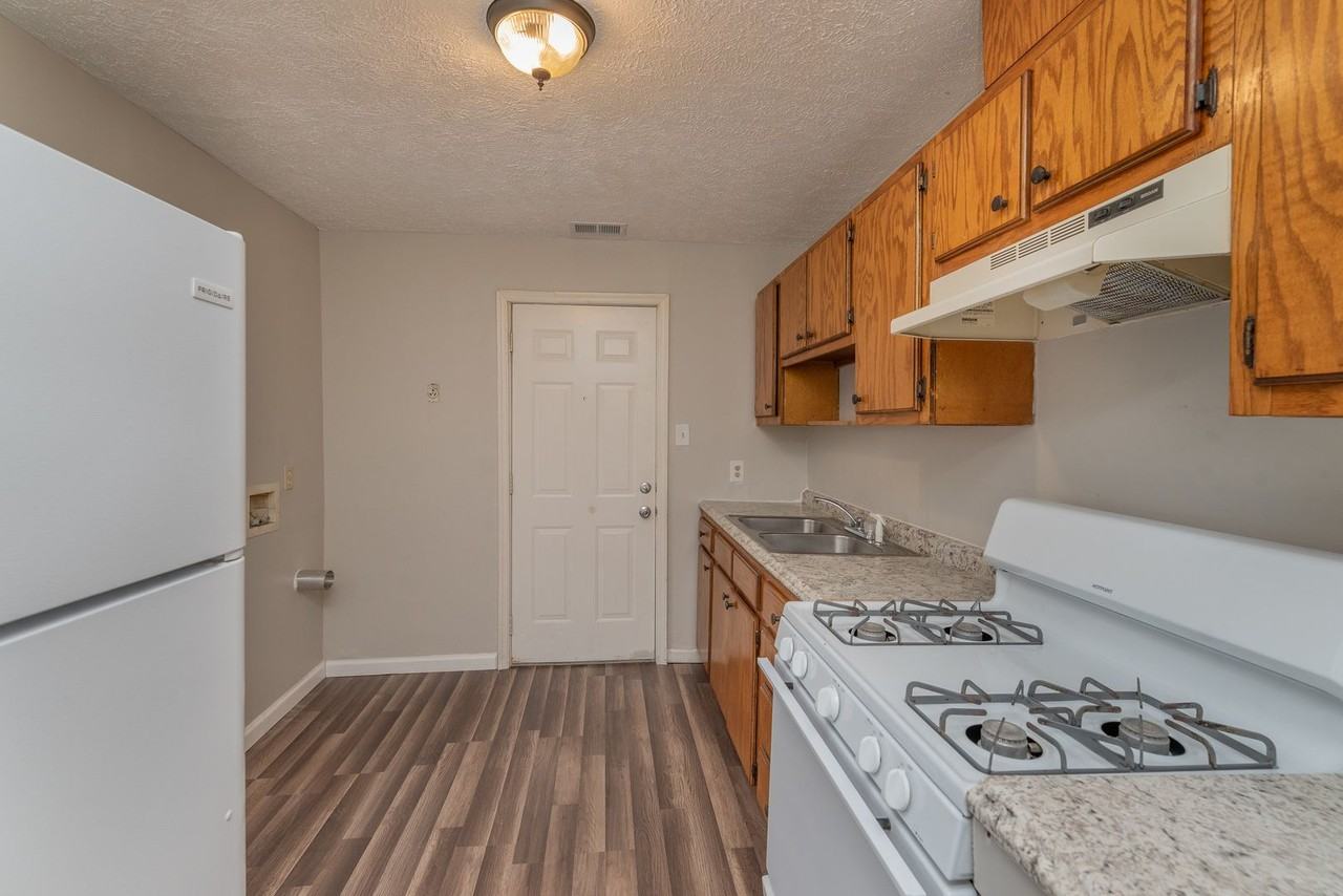 821 Forsythe St - Photo 6 of 24