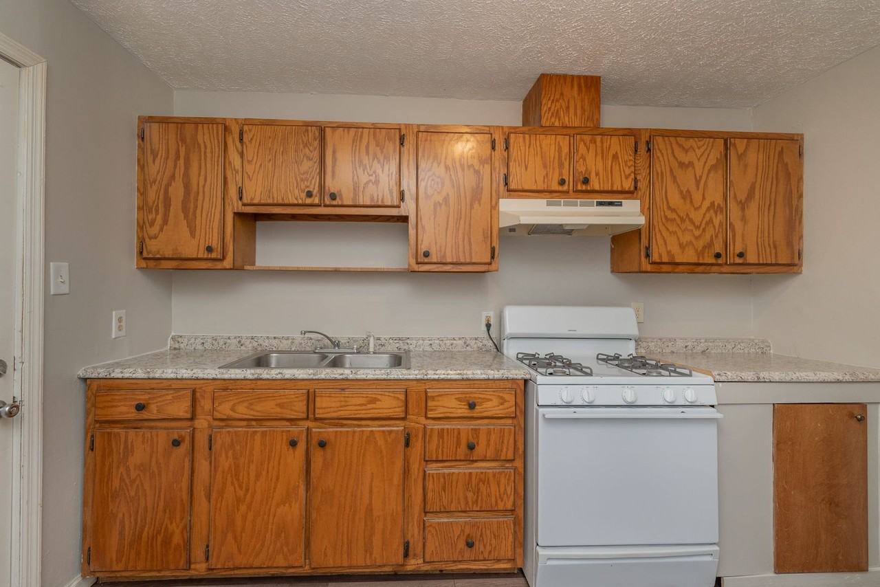821 Forsythe St - Photo 7 of 24