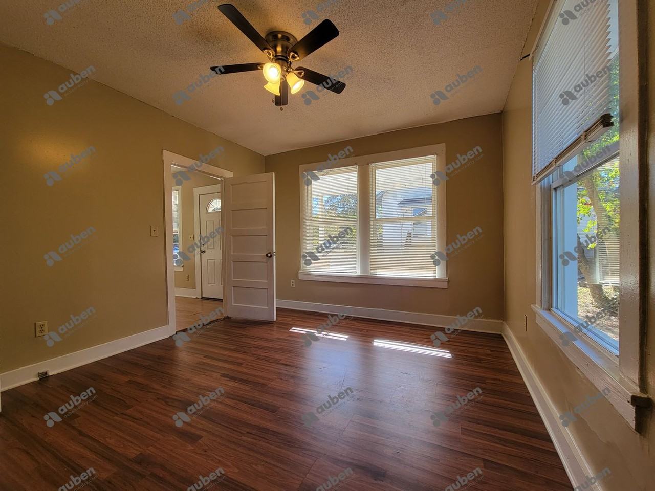 2507 N View Ave - Photo 2 of 17