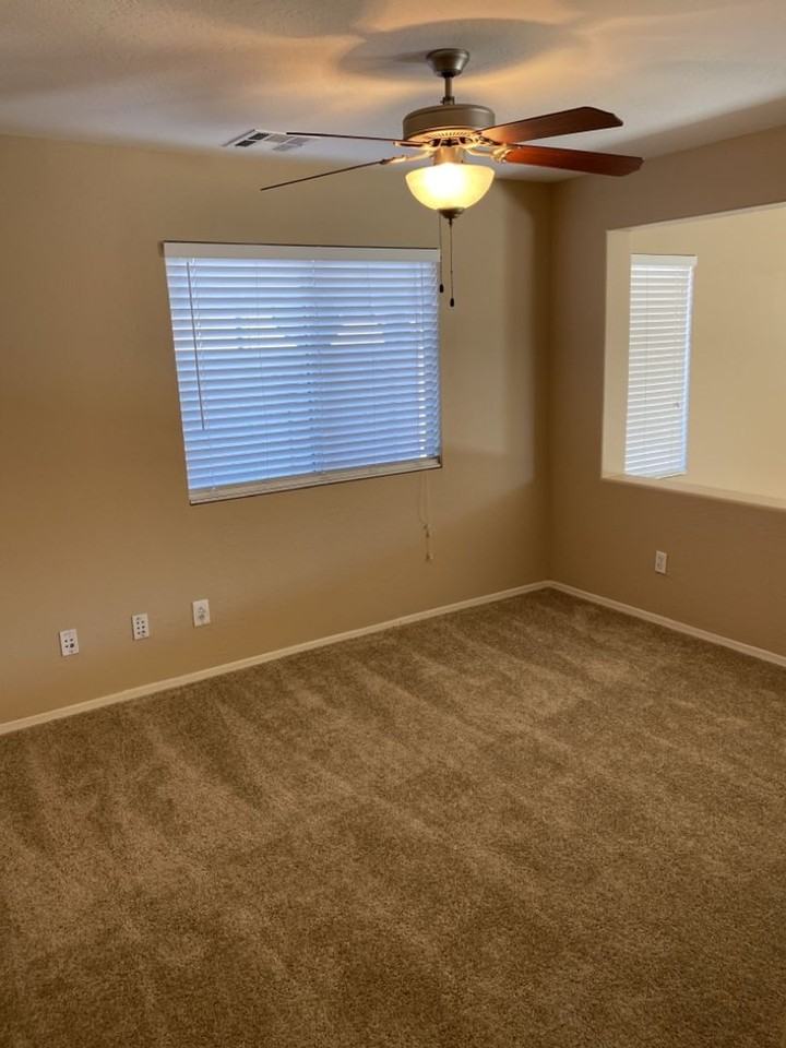 2541 W Canyon Way - Photo 5 of 21