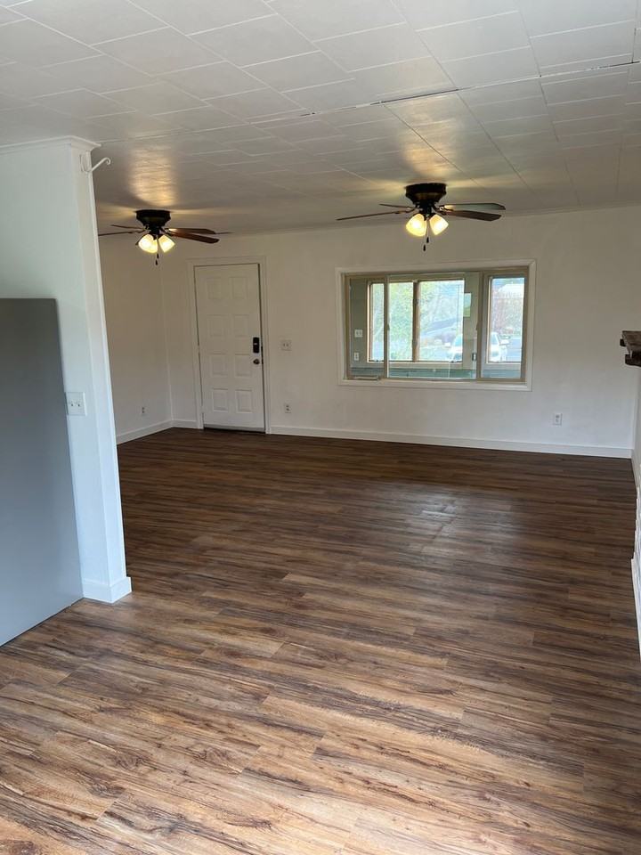 2850 Greensprings Dr - Photo 5 of 9