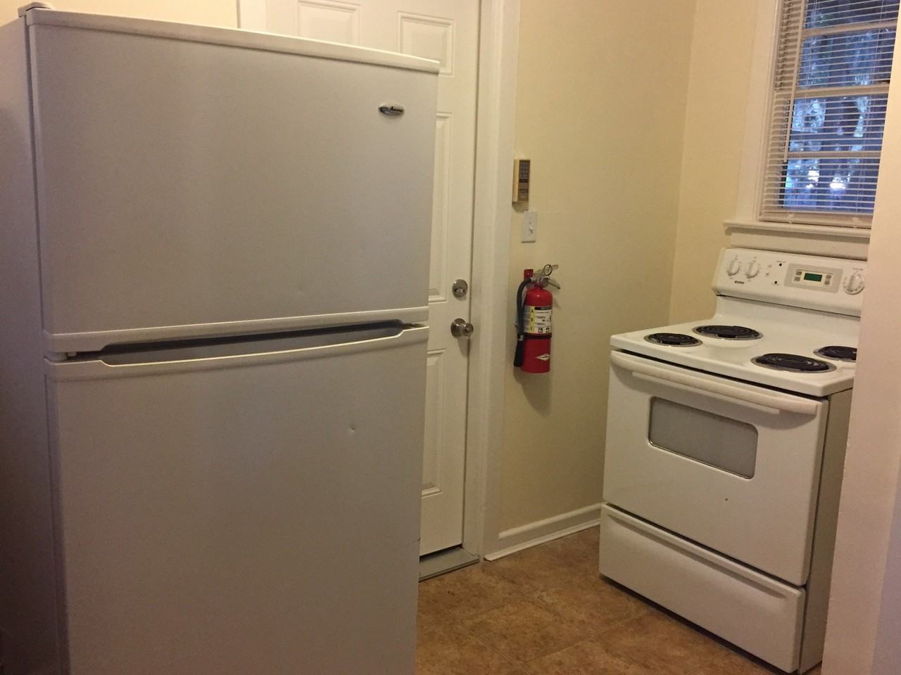 304 Nw 25th St - Photo 3 of 19