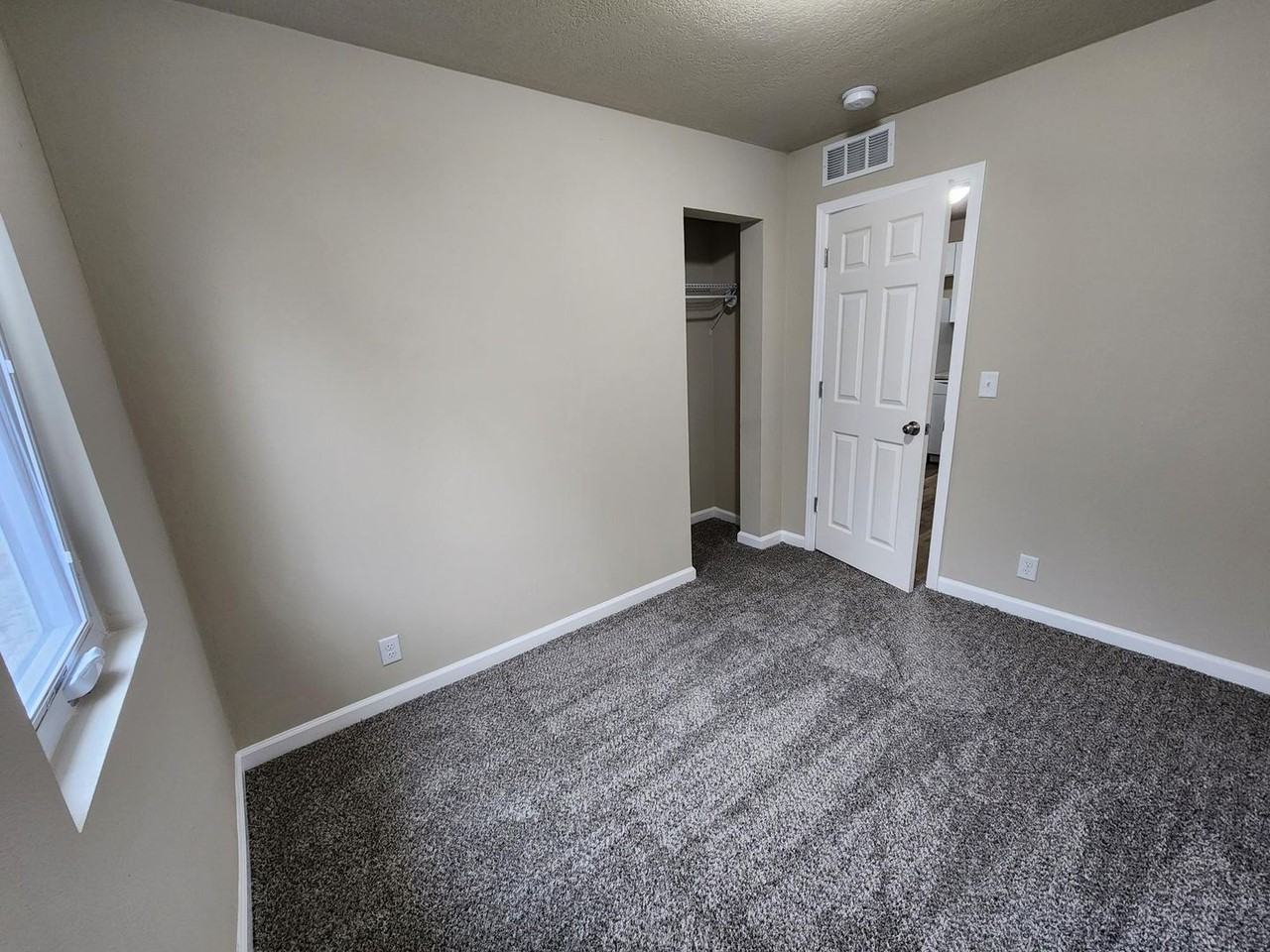 2405 Lyon St - Photo 4 of 12