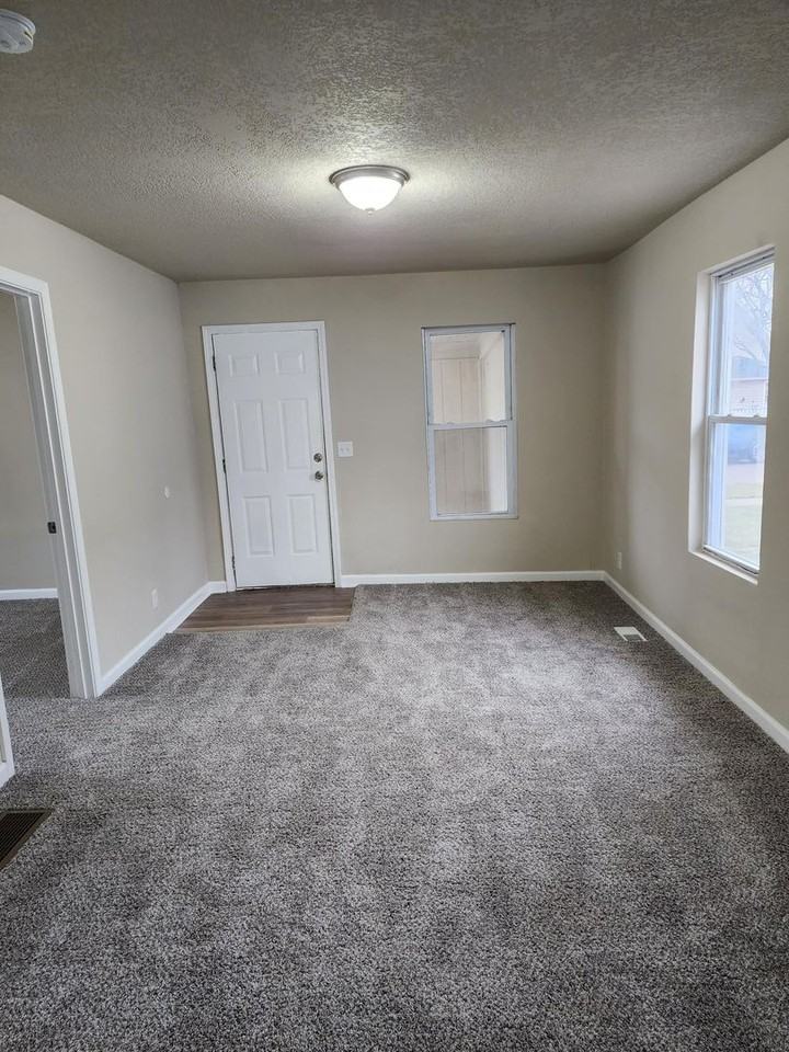 2405 Lyon St - Photo 5 of 12