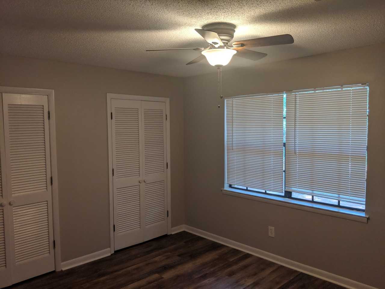 213 S Oak Ave - Photo 6 of 8