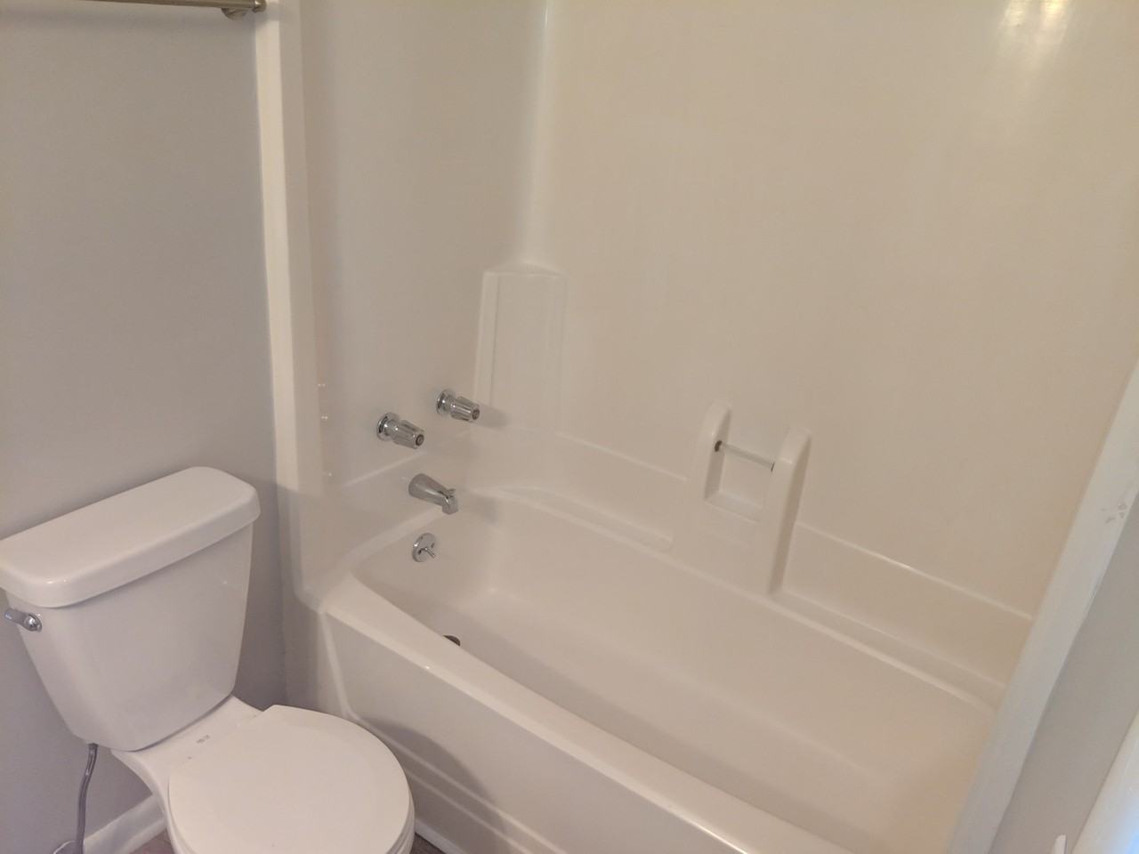 213 S Oak Ave - Photo 7 of 8