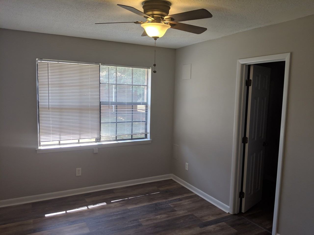 213 S Oak Ave - Photo 5 of 8