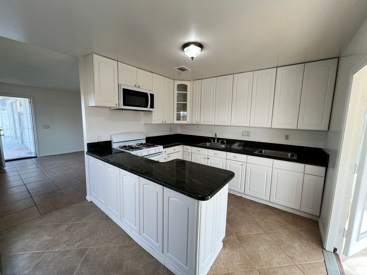 4654 Colony Dr - Photo 4 of 16