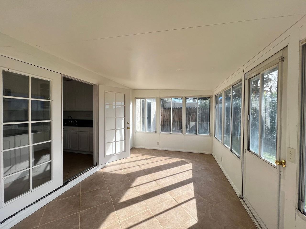 4654 Colony Dr - Photo 6 of 16