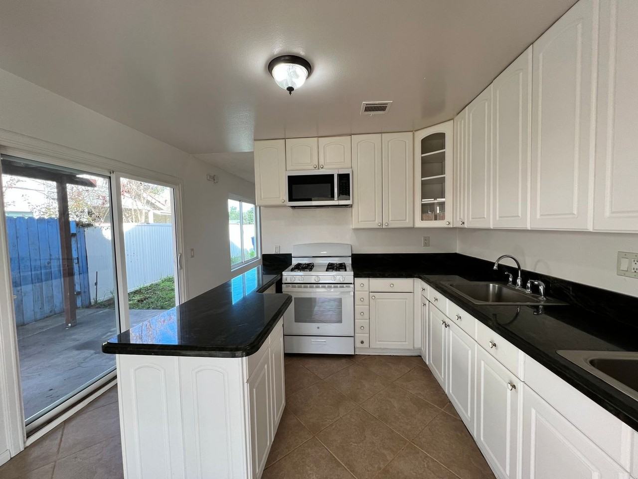 4654 Colony Dr - Photo 7 of 16