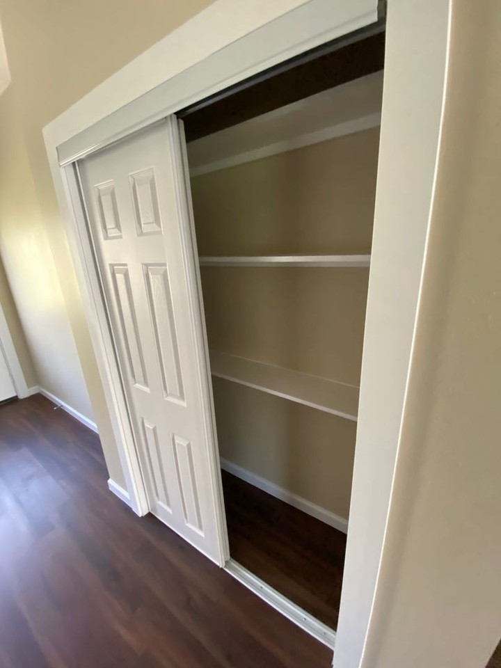 490 Oak St - Photo 2 of 19