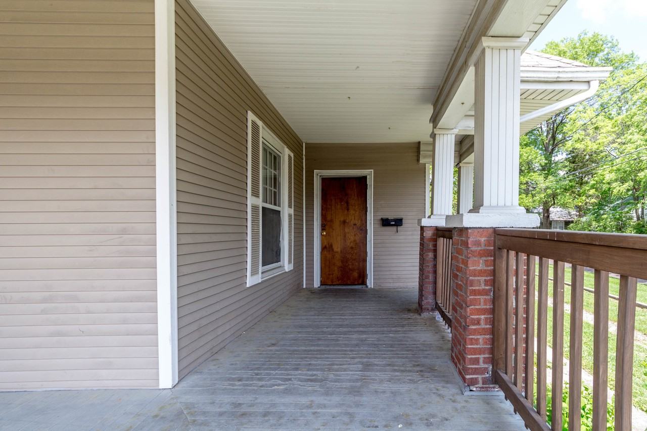 1321 Paris Rd - Photo 2 of 17