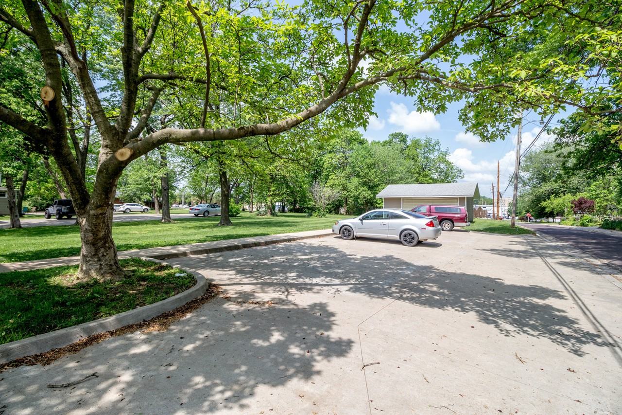 1321 Paris Rd - Photo 4 of 17