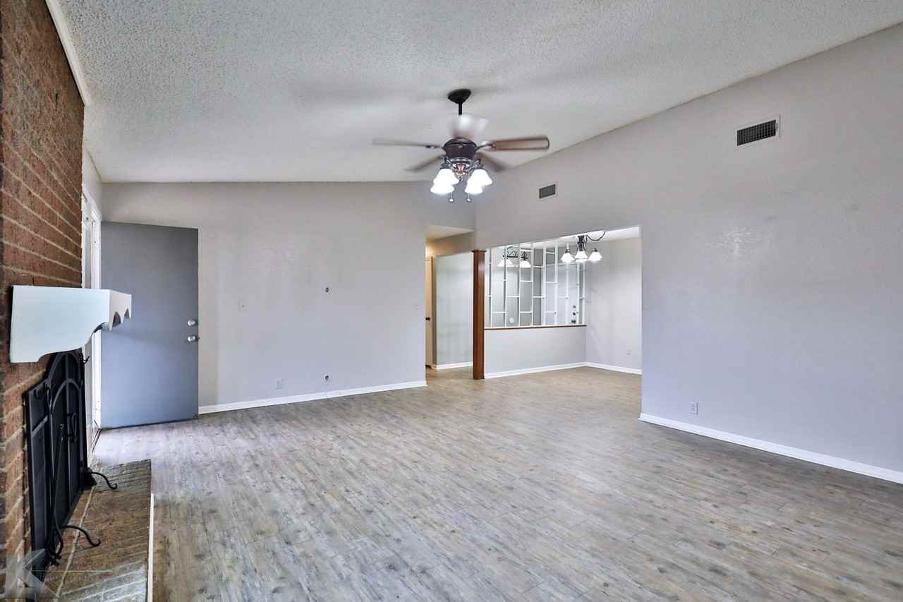 1734 Bob White Ct - Photo 2 of 34